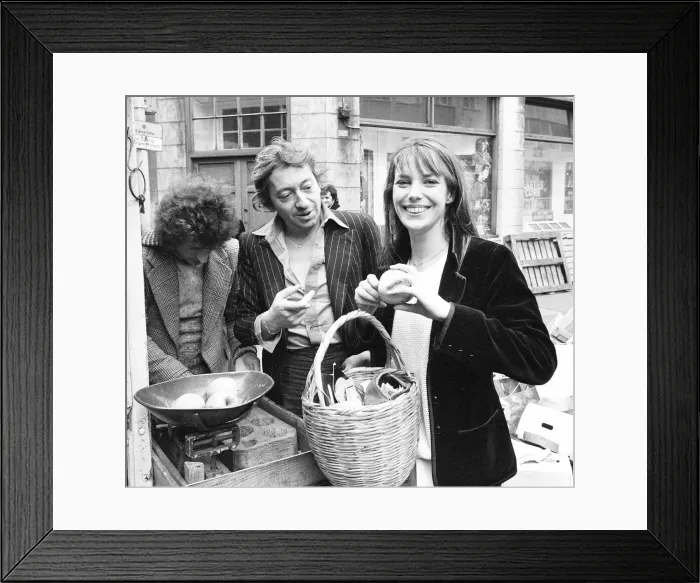 Framed Print : Jane Birkin and husband Serge Gainsbourg, pictured shopping in Berwick Street market Framed Print : Jane Birkin and husband Serge Gainsbourg, pictured shopping in Berwick Street market
