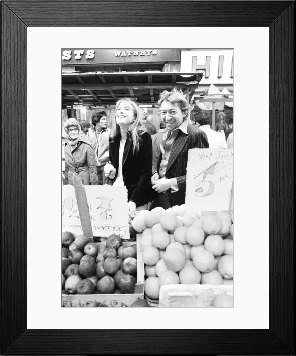 Framed Print : Jane Birkin and husband Serge Gainsbourg, pictured shopping in Berwick Street market Framed Print : Jane Birkin and husband Serge Gainsbourg, pictured shopping in Berwick Street market