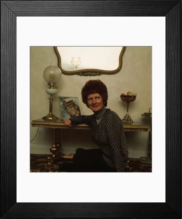 Framed Print : Betty Lawrie mother of Lulu 1993 mother of Scots singer Lulu at home Framed Print : Betty Lawrie mother of Lulu 1993 mother of Scots singer Lulu at home
