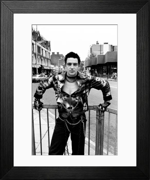 Framed Print : Punk rocker. 3rd August 1977 Framed Print : Punk rocker. 3rd August 1977