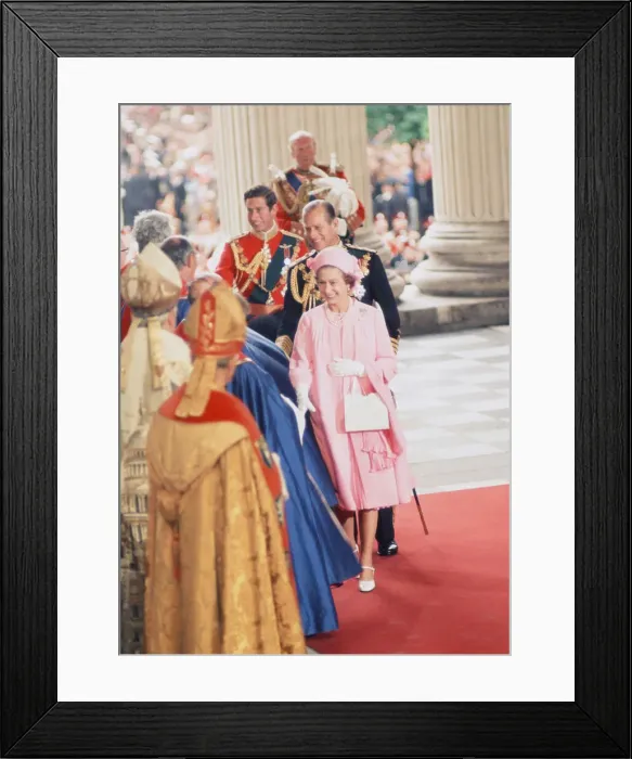 Framed Print : Queen Elizabeth II & Prince Philip arrive at St Pauls Cathedral Framed Print : Queen Elizabeth II & Prince Philip arrive at St Pauls Cathedral
