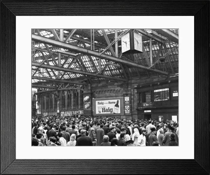 Framed Print : Crowd of would be passengers left waiting on concourse, due to train delays at Glasgow Framed Print : Crowd of would be passengers left waiting on concourse, due to train delays at Glasgow