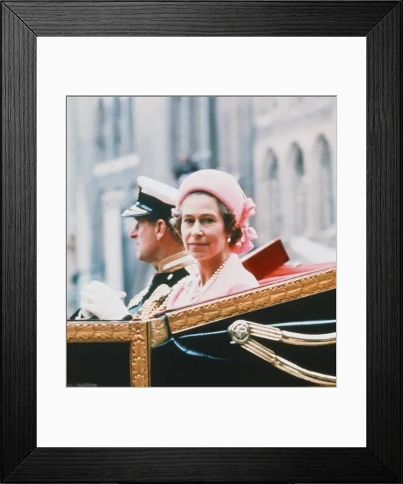 Framed Print : Queen Elizabeth II & Prince Philip ride back to the Palace, after lunch at Guildhall Framed Print : Queen Elizabeth II & Prince Philip ride back to the Palace, after lunch at Guildhall