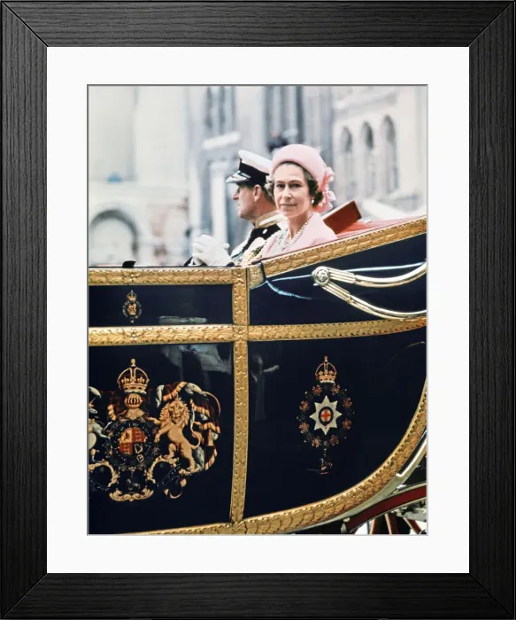 Framed Print : Queen Elizabeth II & Prince Philip ride back to the Palace, after lunch at Guildhall