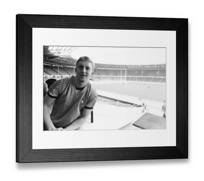 Framed Print : Shaun Edwards of Wigan stands on the Wembley turf for the first time on the eve of Framed Print : Shaun Edwards of Wigan stands on the Wembley turf for the first time on the eve of