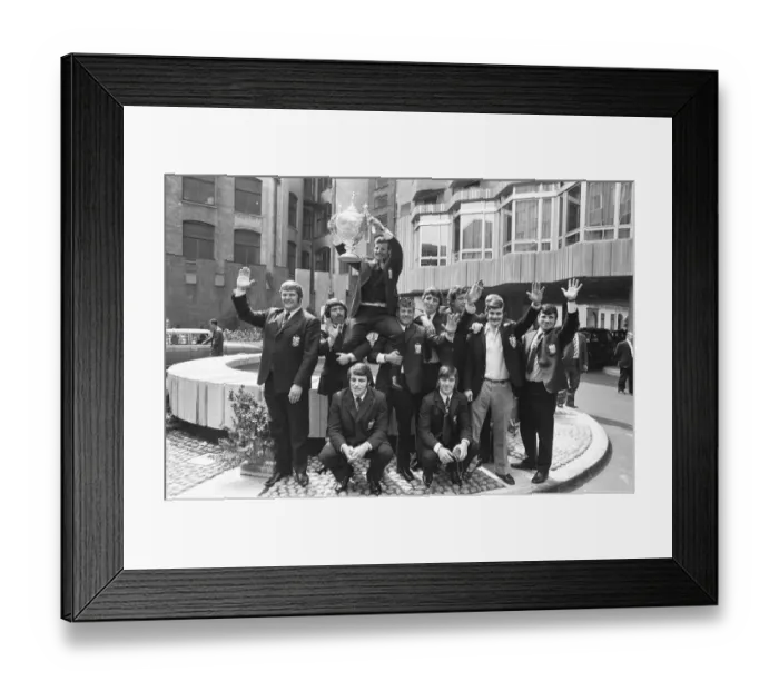 Framed Print : Leigh Rugby League Football team seen here celebrating outside their London hotel the day