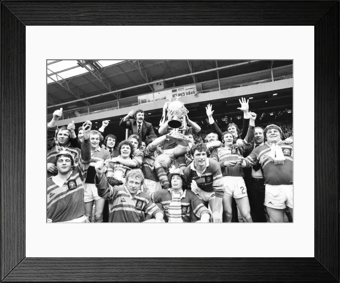 Framed Print : The Leeds RLFC seen here celebrating their 14 - 12 victory over St Helens in the Rugby Framed Print : The Leeds RLFC seen here celebrating their 14 - 12 victory over St Helens in the Rugby