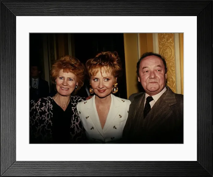 Framed Print : Lulu pop singer celebrating 25 years in showbusiness with mother Betty Framed Print : Lulu pop singer celebrating 25 years in showbusiness with mother Betty