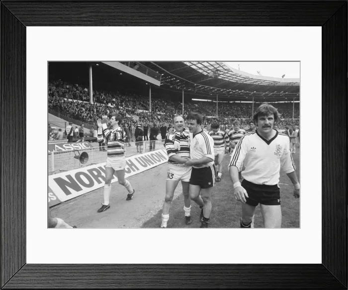 Framed Print : Hull and Widnes players complete a lap of honour at the end of the Rugby League Cup Final Framed Print : Hull and Widnes players complete a lap of honour at the end of the Rugby League Cup Final
