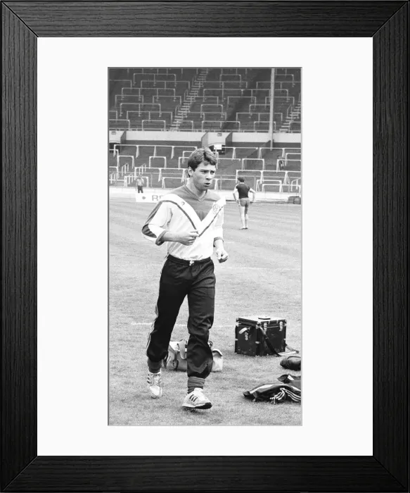 Framed Print : Widnes stand off David Hume is put through his paces at Wembley and faces a fitness check Framed Print : Widnes stand off David Hume is put through his paces at Wembley and faces a fitness check