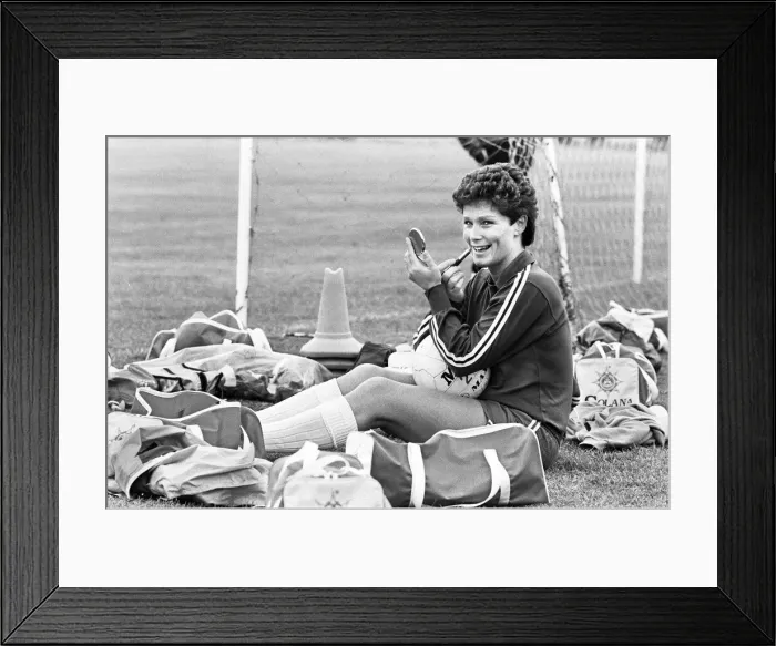 Framed Print : England Womens Football Team, pictured during training session ahead of their Framed Print : England Womens Football Team, pictured during training session ahead of their