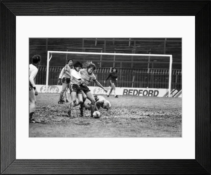 Framed Print : England 1 v Sweden 0, Womens European Cup Final 2nd Leg, held at Kenilworth Road Framed Print : England 1 v Sweden 0, Womens European Cup Final 2nd Leg, held at Kenilworth Road