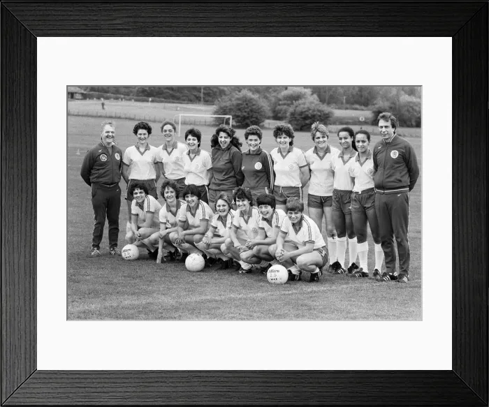 Framed Print : England Womens Football Team, pictured during training session ahead of their Framed Print : England Womens Football Team, pictured during training session ahead of their