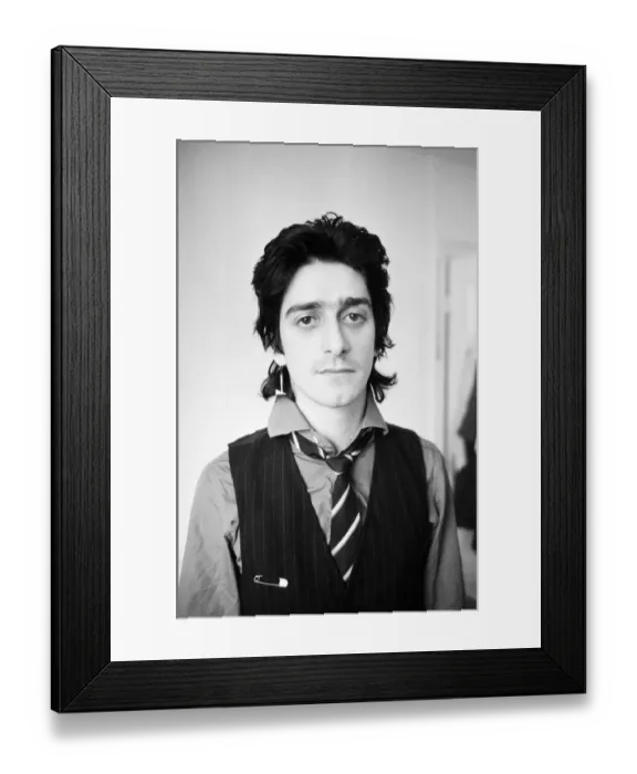 Framed Print : Gary Holton, actor and singer pictured at the flat he shared with friend