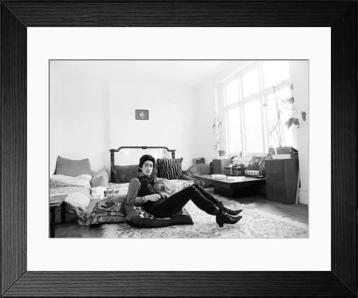 Framed Print : Gary Holton, actor and singer pictured at the flat he shared with friend Framed Print : Gary Holton, actor and singer pictured at the flat he shared with friend