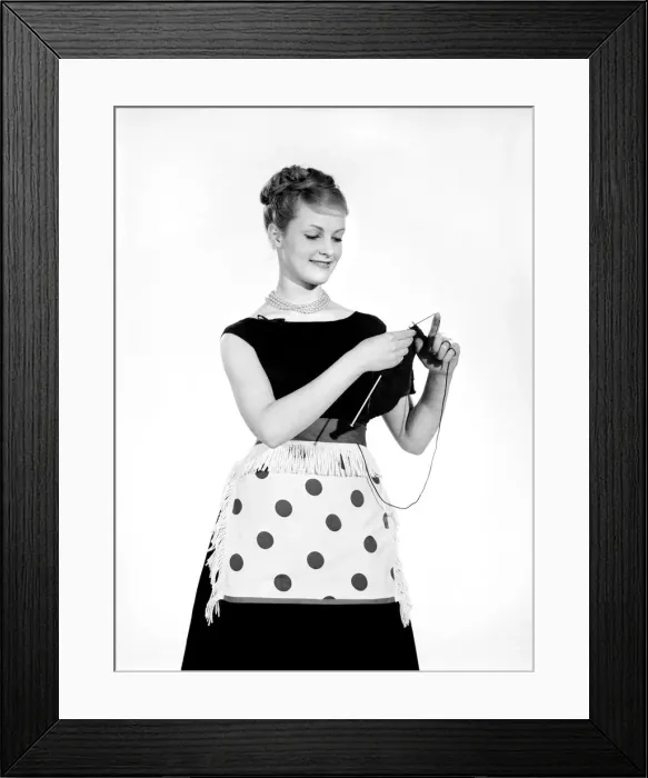 Framed Print : Model Roma Reeves seen here wearing green spot apron whislt knitting 1958 B944-002 Framed Print : Model Roma Reeves seen here wearing green spot apron whislt knitting 1958 B944-002