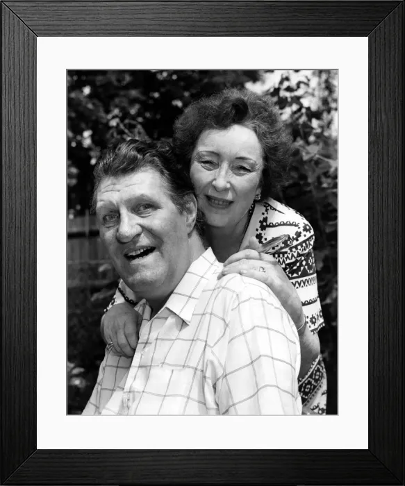 Framed Print : Tommy Cooper and wife Gwen, pictured together at home, July 1983