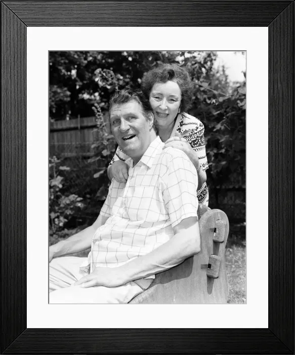 Framed Print : Tommy Cooper and wife Gwen, pictured together at home, July 1983