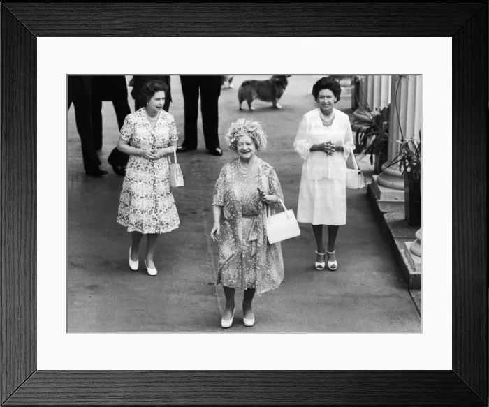 Framed Print : The Queen, Princess Margaret and The Queen Mother on her 80th birthday