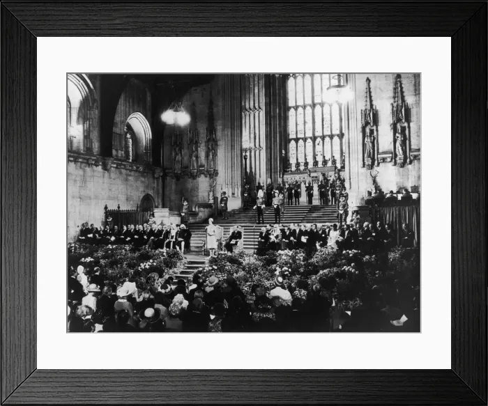 Framed Print : The Queen addresses international MPs in The Palace of Westminster