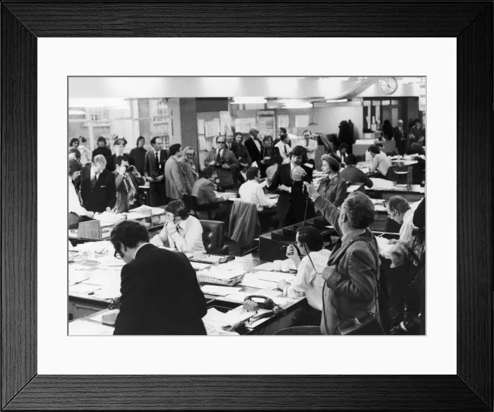 Framed Print : The Queen visits the offices of Daily Mirror Holborn office 26th February 1976 Framed Print : The Queen visits the offices of Daily Mirror Holborn office 26th February 1976