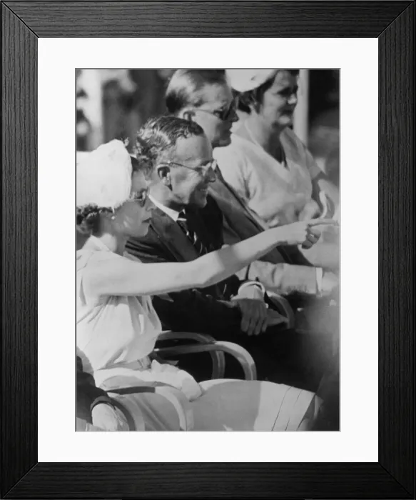 Framed Print : The Queen points to the surf during the Bondi surf carnival in Sydney