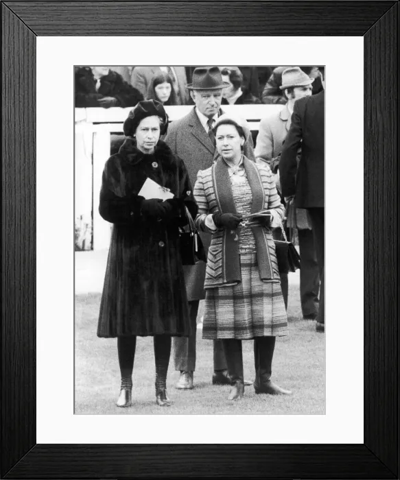Framed Print : The Queen and Princess Margaret at Kempton Park, Easter Monday. 31st March 1975 Framed Print : The Queen and Princess Margaret at Kempton Park, Easter Monday. 31st March 1975