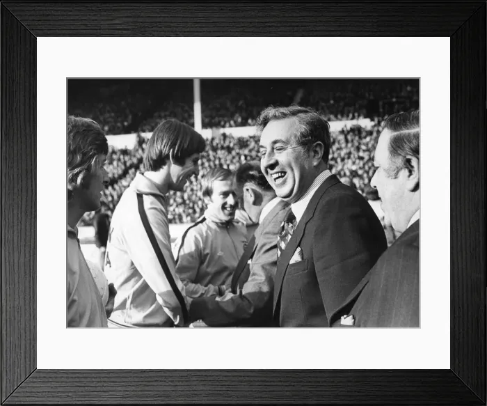 Framed Print : League Cup Final Aston Villa v Norwich. Doug Ellis talks to Chico Haamilton Framed Print : League Cup Final Aston Villa v Norwich. Doug Ellis talks to Chico Haamilton