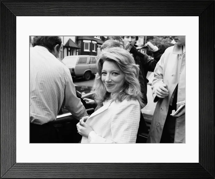 Framed Print : Lena Zavaroni, aged 23, June 1987. Lena recently left hospital after some Framed Print : Lena Zavaroni, aged 23, June 1987. Lena recently left hospital after some
