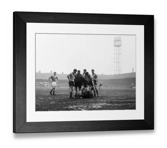 Framed Print : FA Cup quarter final. Leicester 1 v. Wolverhampton Wanderers 2. 12th March 1960