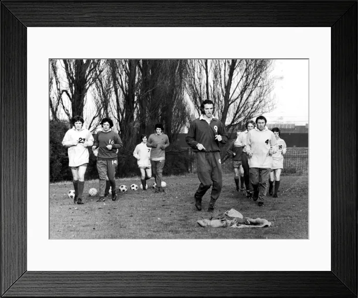 Framed Print : Wolverhampton Wanderers. Wolves Irish international striker Derek Dougan training Framed Print : Wolverhampton Wanderers. Wolves Irish international striker Derek Dougan training