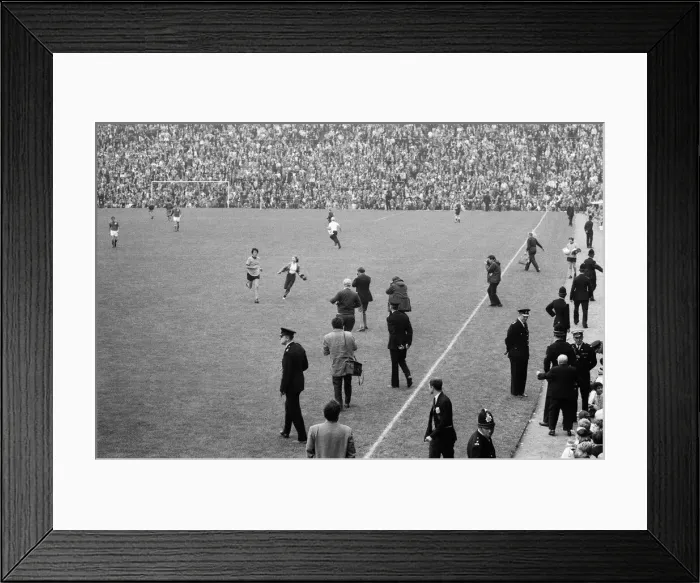 Framed Print : Wolverhampton Wanderers vs. Nottingham Forest. Peter Knowles runs off the pitch to