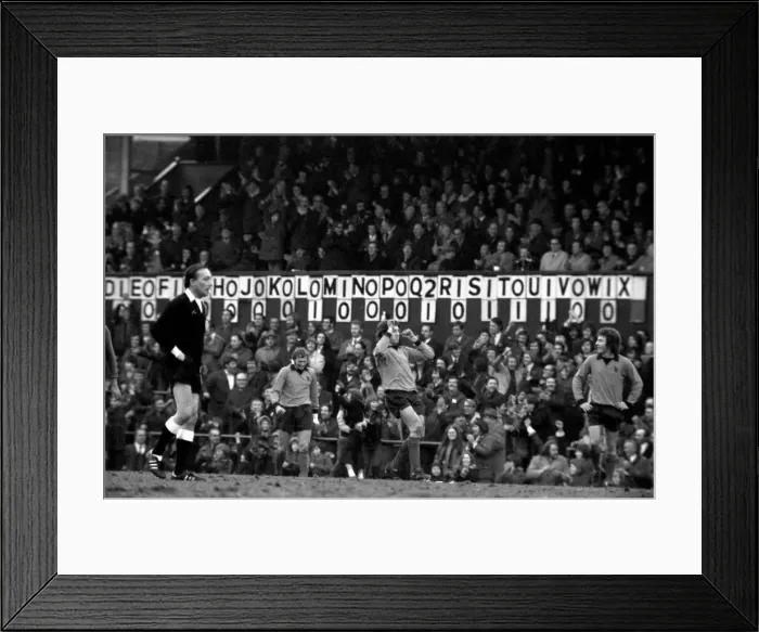 Framed Print : Wolverhampton Wanderers 2 v. Chelsea F. C. 0. December 1973 Framed Print : Wolverhampton Wanderers 2 v. Chelsea F. C. 0. December 1973