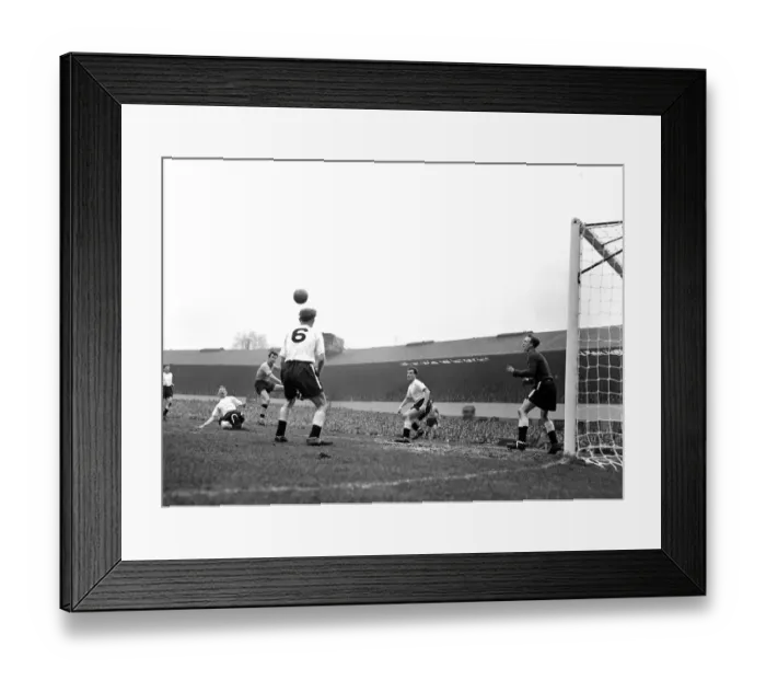Framed Print : Division 1. Wolverhampton Wanderers 5 v. Luton 0. 18th April 1959 Framed Print : Division 1. Wolverhampton Wanderers 5 v. Luton 0. 18th April 1959
