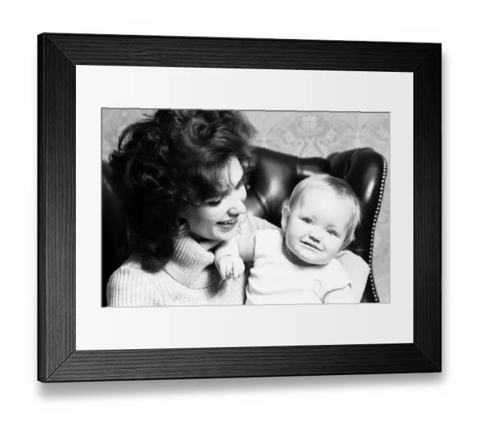 Framed Print : Valerie Churchill, 25, and her one year old daughter Sarah, born 16th March 1972 Framed Print : Valerie Churchill, 25, and her one year old daughter Sarah, born 16th March 1972