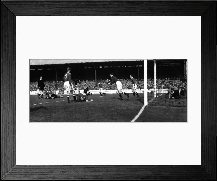 Framed Print : Chelsea v Wolves. Goalkeeper Robertson of Chelsea saves from Swinbourne Framed Print : Chelsea v Wolves. Goalkeeper Robertson of Chelsea saves from Swinbourne