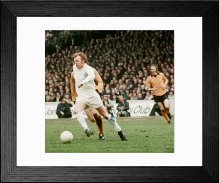 Framed Print : Leeds v Wolverhampton Billy Bremner in action 1973 Framed Print : Leeds v Wolverhampton Billy Bremner in action 1973