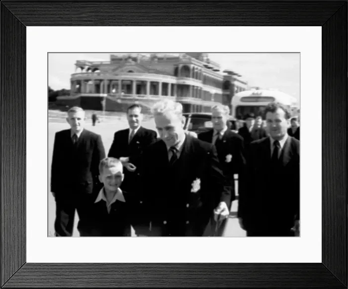 Framed Print : Wolverhampton Wanderers sightseeing in Moscow. Billy Wright with teamates Framed Print : Wolverhampton Wanderers sightseeing in Moscow. Billy Wright with teamates