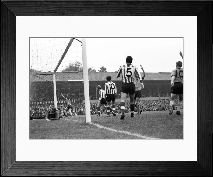 Framed Print : Wolverhampton Wanderers vs. Southampton Peter Knowles. 14 August 1969