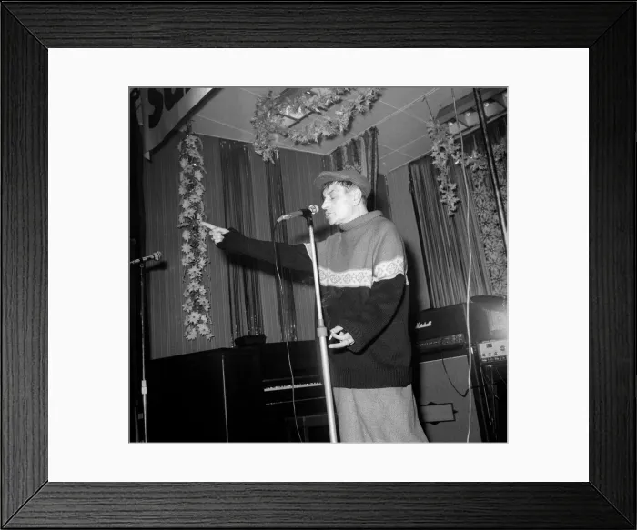 Framed Print : The Jack O Clubs Sunday Sun Road Show at the Bedlington Social Club in Northumberland Framed Print : The Jack O Clubs Sunday Sun Road Show at the Bedlington Social Club in Northumberland