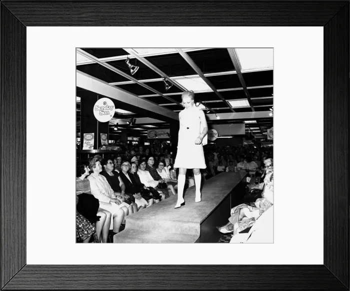 Framed Print : It was the end of six weeksi public dieting for the 12 Sunday Sun slimmers last Thursday Framed Print : It was the end of six weeksi public dieting for the 12 Sunday Sun slimmers last Thursday