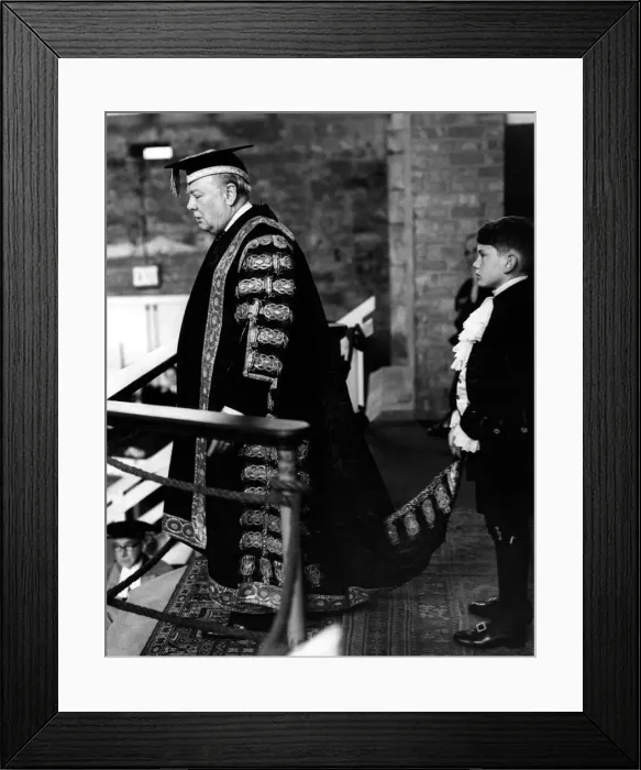 Framed Print : Sir Winston Churchill addressing the congregation after the degree presentation Framed Print : Sir Winston Churchill addressing the congregation after the degree presentation