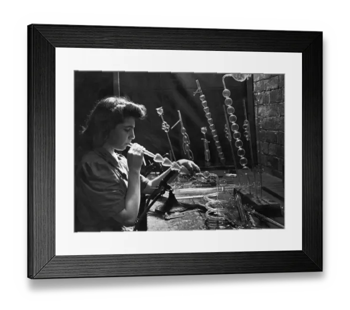 Framed Print : Sixteen year old Vera Mary Stone blowing glass at Prestons on West Street