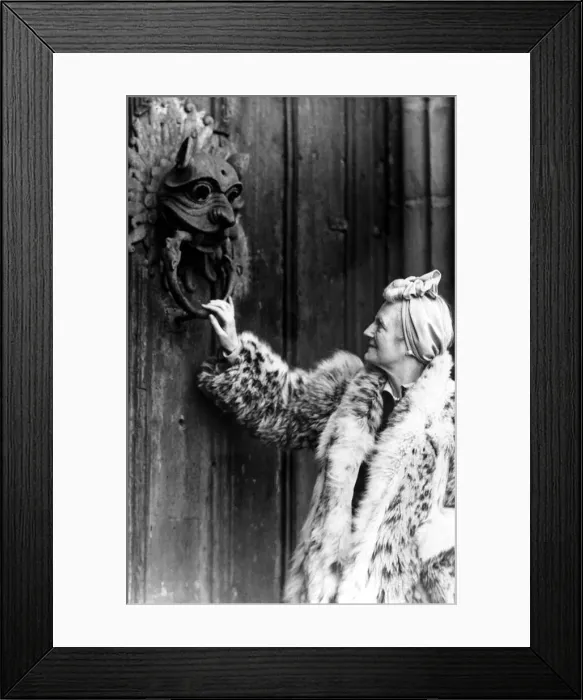 Framed Print : Mrs Churchill, the wife of Prime Minister, Winston Churchill Framed Print : Mrs Churchill, the wife of Prime Minister, Winston Churchill