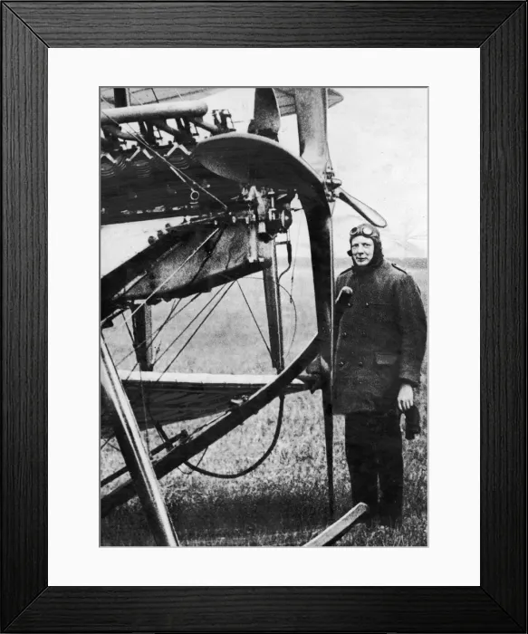 Framed Print : Winston Churchill, pictured after his arrival by air at Portsmouth from Upavon in Framed Print : Winston Churchill, pictured after his arrival by air at Portsmouth from Upavon in