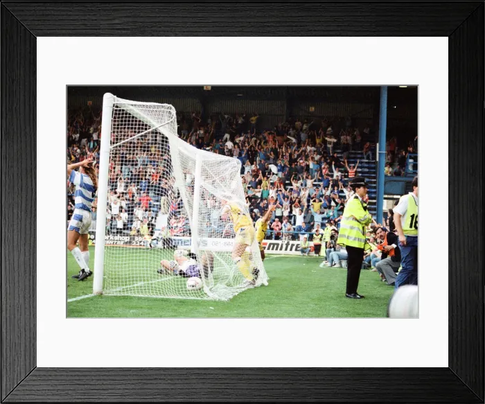 Framed Print : QPR v Chelsea, league at Loftus Road, Saturday 21st September 1991 Framed Print : QPR v Chelsea, league at Loftus Road, Saturday 21st September 1991
