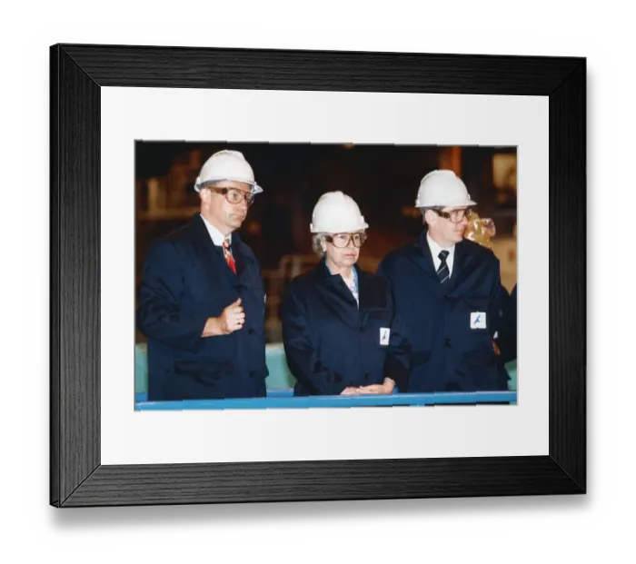 Framed Print : Queen Elizabeth II visits Alcans smelter in Lynemouth Local Caption 00090823
