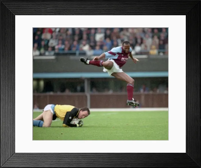 Framed Print : Coventry City v Aston Villa at Highfield Road. The final score was a 1-0 win to the Sky
