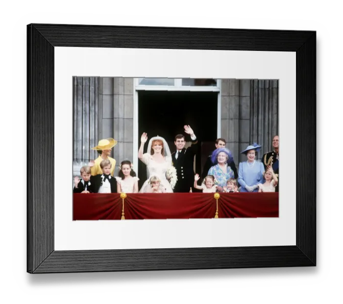 Framed Print : Royal Family on the balcony at Buckingham Palace after the wedding of Prince Andrew