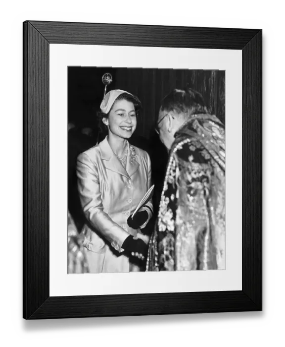 Framed Print : Queen Elizabeth with Canon Marcus Knight at St Pauls 1955. Local Caption 00101119